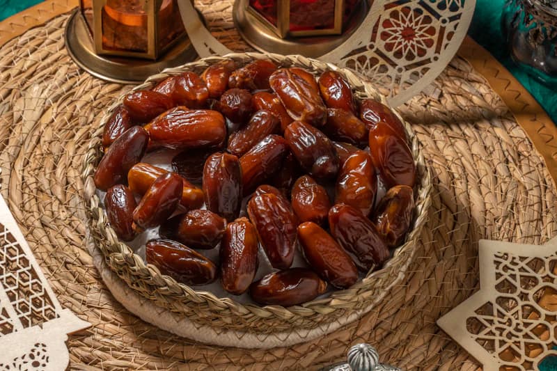 تمور مجهول أردنية طبيعية فاخرة بحبات كبيرة ممتلئة بلون عنبري داكن